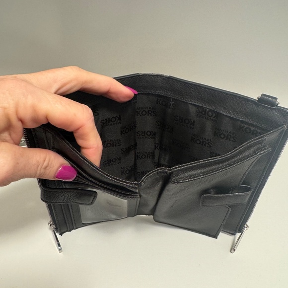 Michael Kors Wallet/phone holder wristlet - Picture 4 of 5